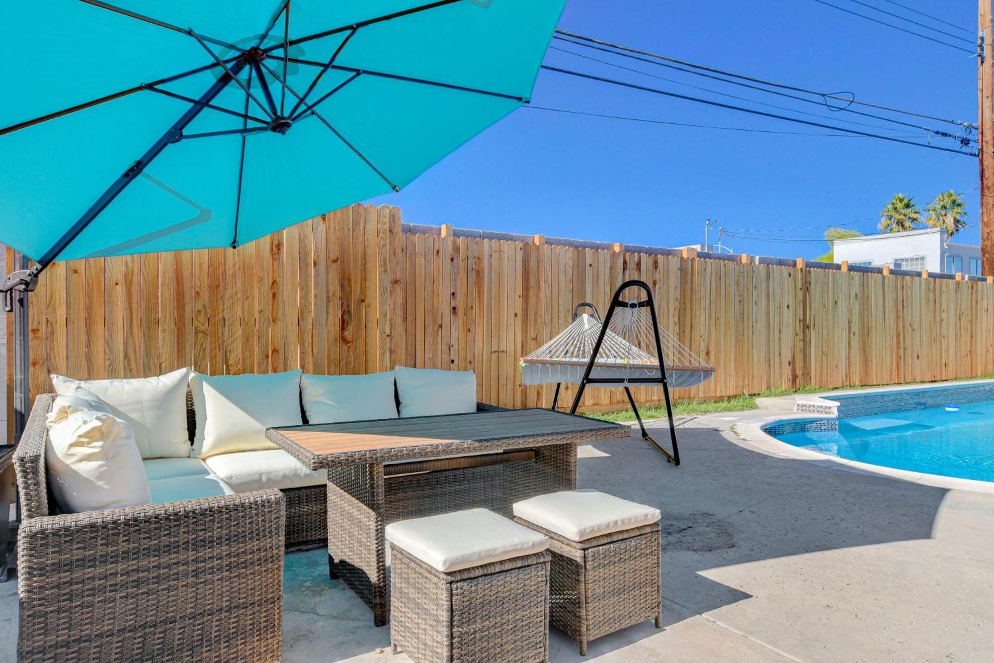 Lady Luck Oasis Large Pool Central Dogs Welcome Las Vegas Eksteriør bilde